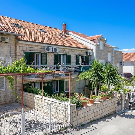 Apartments And Rooms With Parking Space Supetar, Brac - 5658 Buitenkant foto