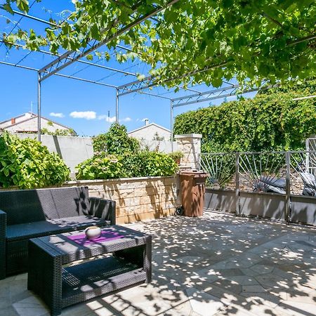 Apartments And Rooms With Parking Space Supetar, Brac - 5658 Buitenkant foto