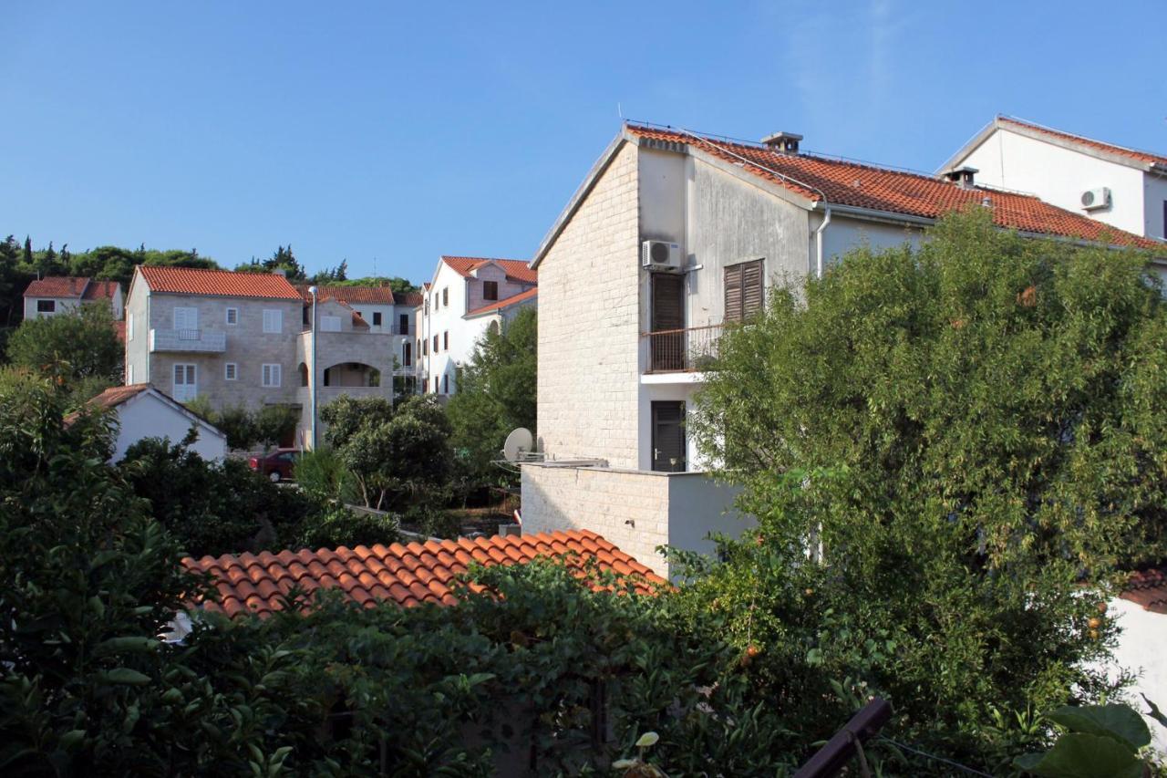 Apartments And Rooms With Parking Space Supetar, Brac - 5658 Buitenkant foto