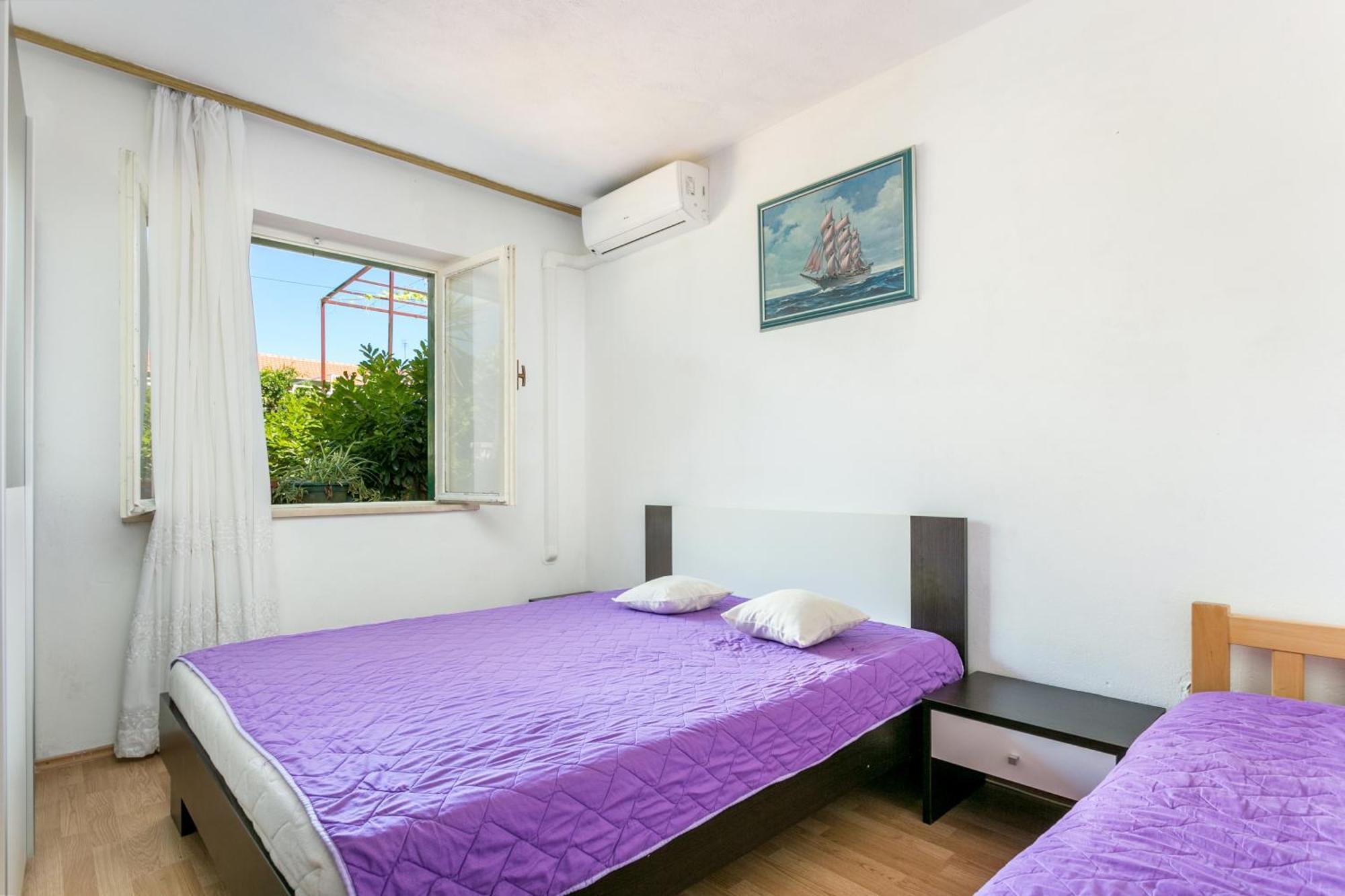 Apartments And Rooms With Parking Space Supetar, Brac - 5658 Buitenkant foto
