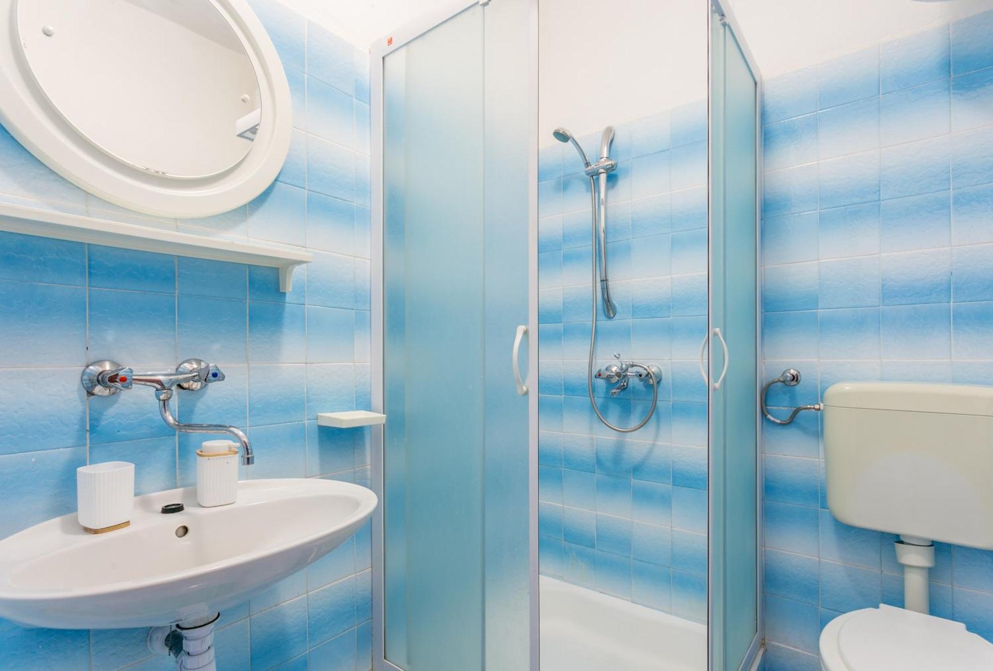 Apartments And Rooms With Parking Space Supetar, Brac - 5658 Buitenkant foto
