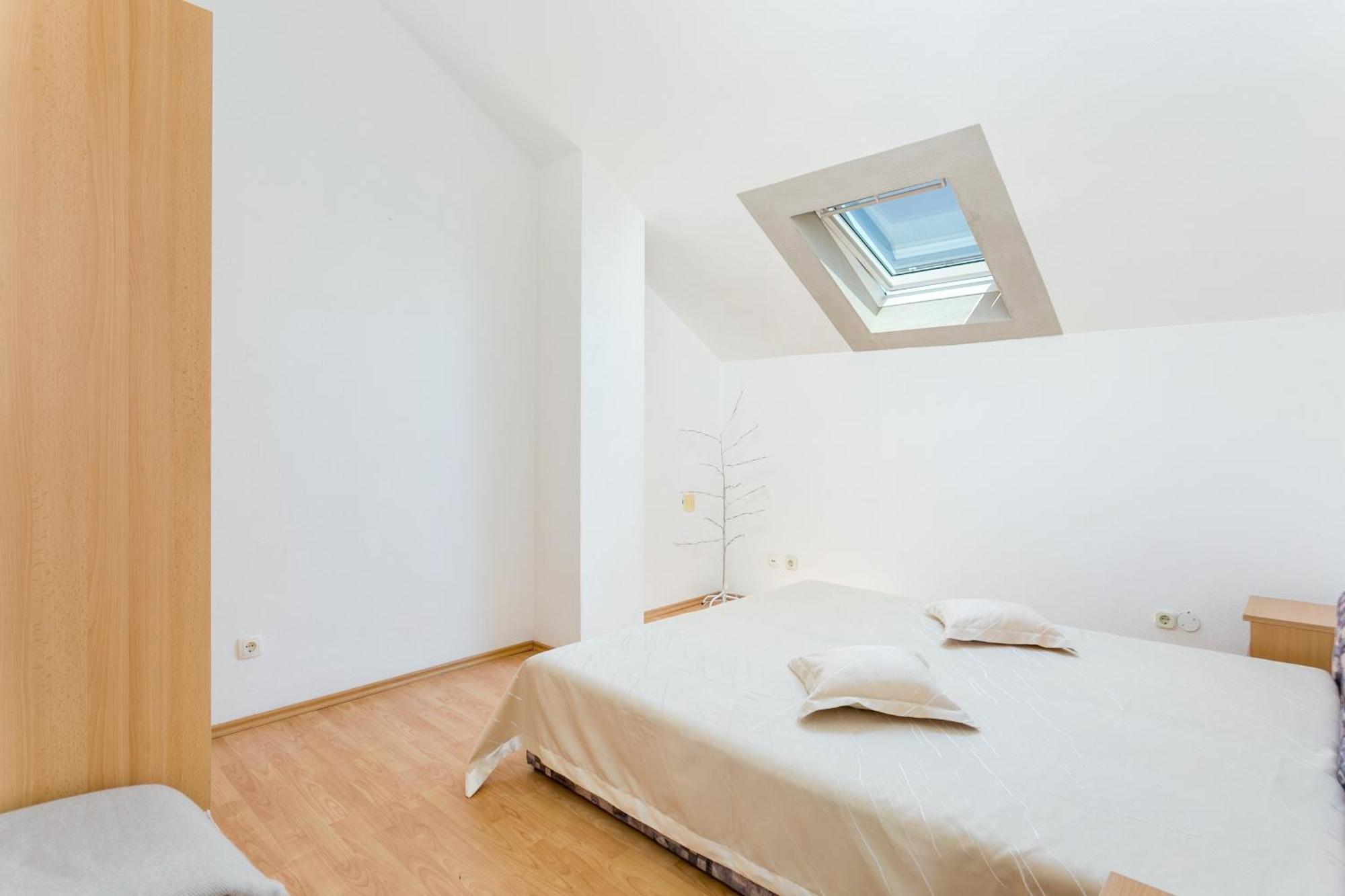 Apartments And Rooms With Parking Space Supetar, Brac - 5658 Buitenkant foto
