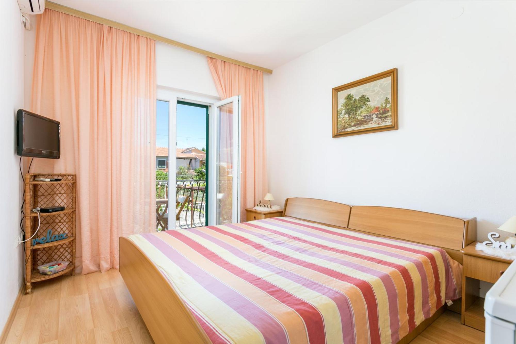 Apartments And Rooms With Parking Space Supetar, Brac - 5658 Buitenkant foto