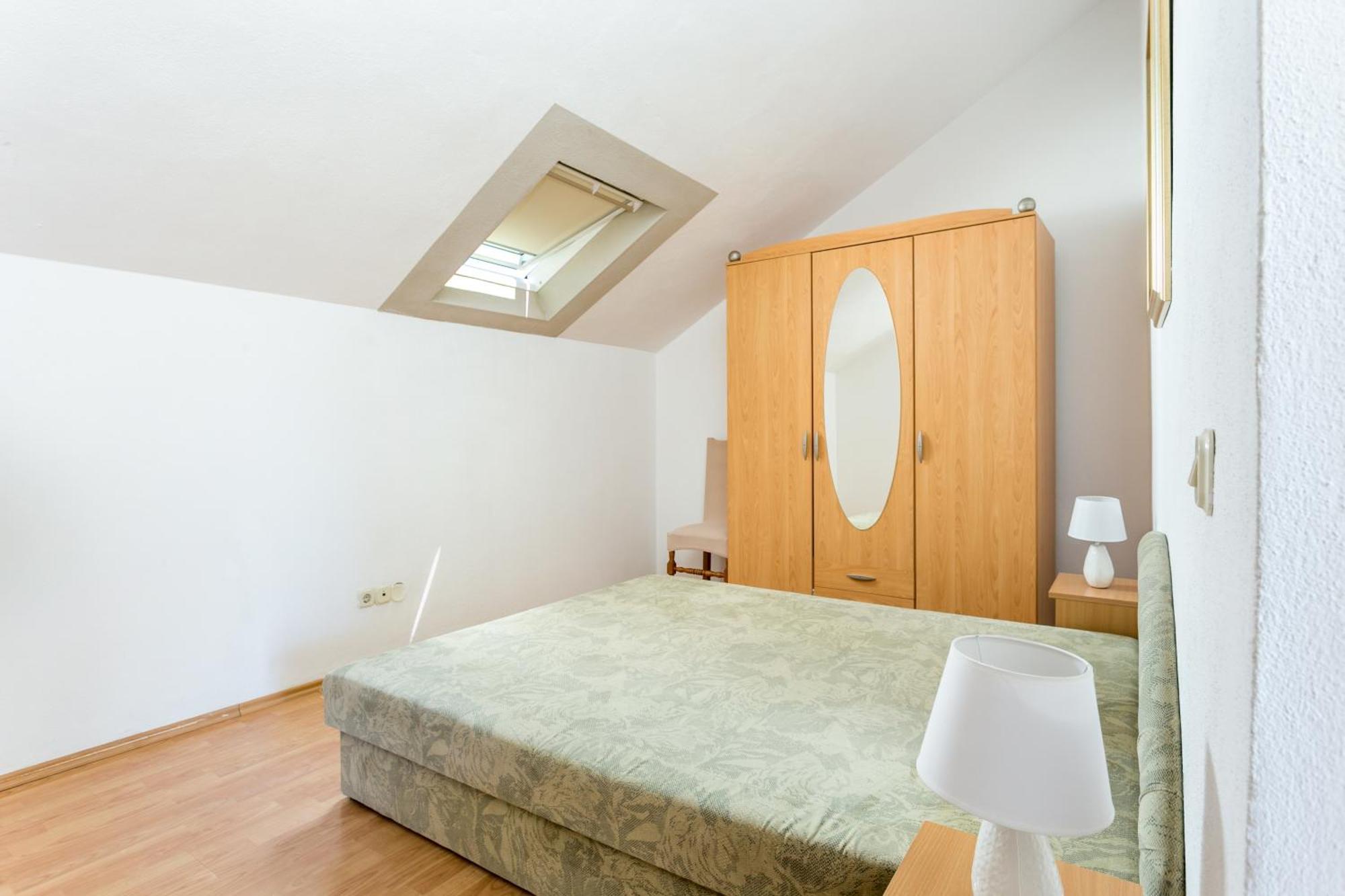 Apartments And Rooms With Parking Space Supetar, Brac - 5658 Buitenkant foto